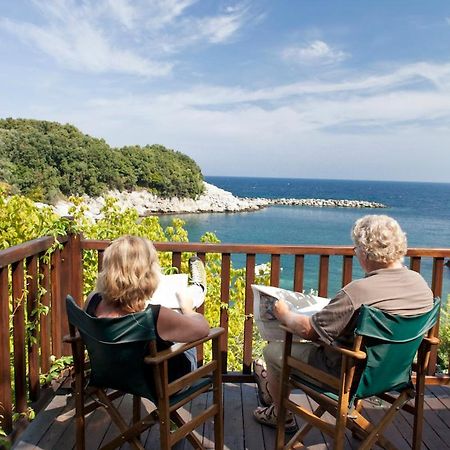 Victoria'S Guesthouse Дамухарі Екстер'єр фото