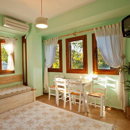 Victoria'S Guesthouse Дамухарі Екстер'єр фото
