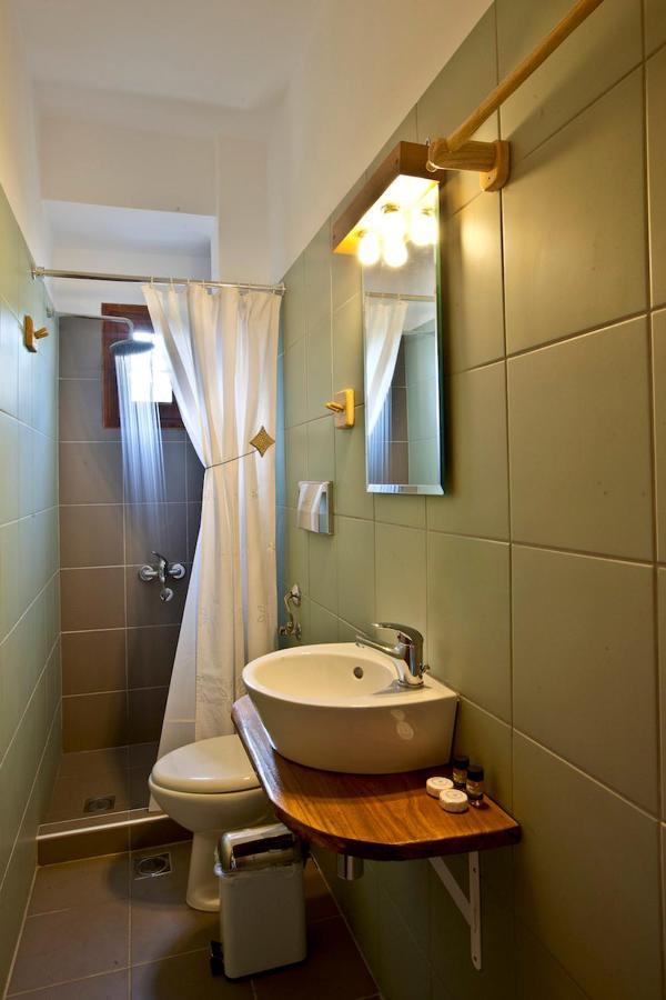 Victoria'S Guesthouse Дамухарі Екстер'єр фото