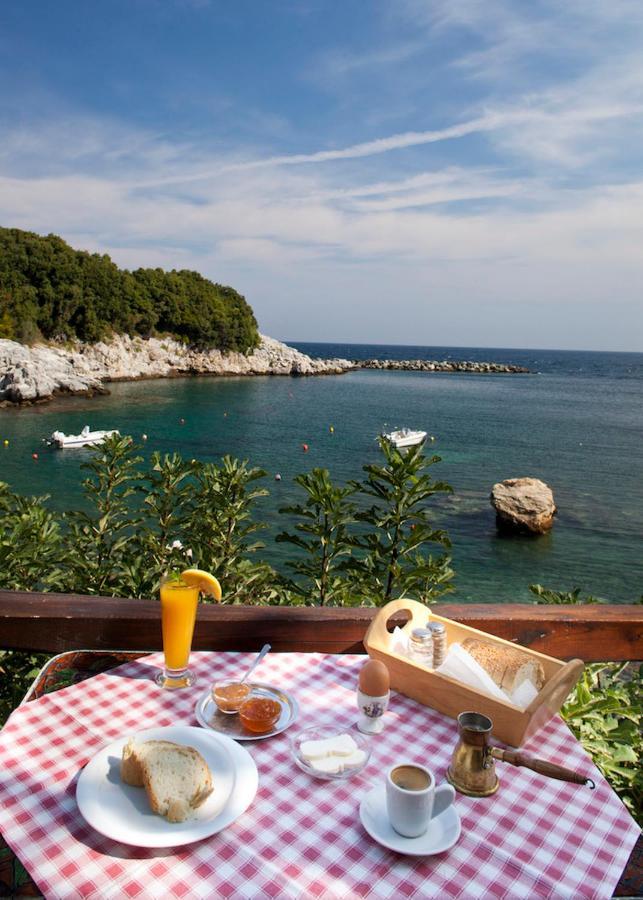 Victoria'S Guesthouse Дамухарі Екстер'єр фото