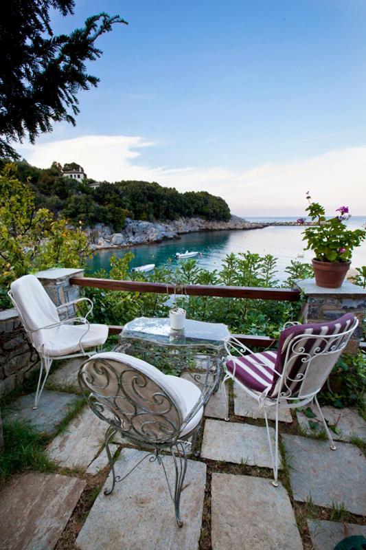 Victoria'S Guesthouse Дамухарі Екстер'єр фото