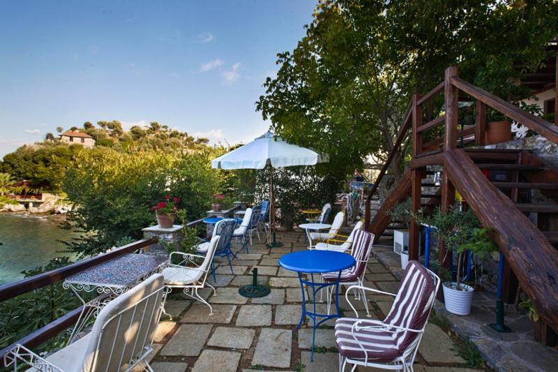 Victoria'S Guesthouse Дамухарі Екстер'єр фото