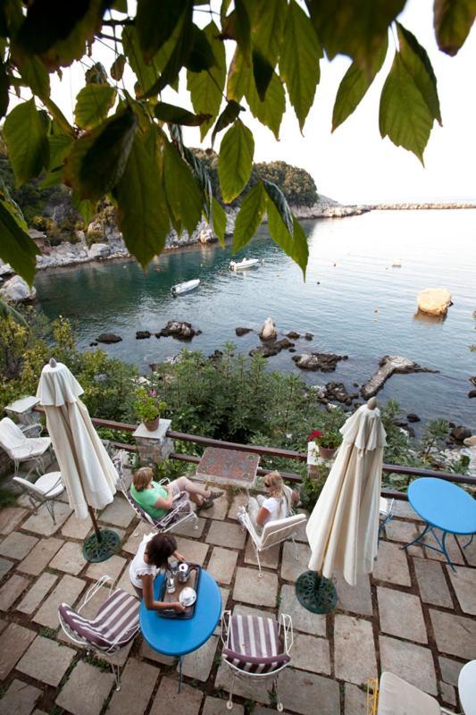 Victoria'S Guesthouse Дамухарі Екстер'єр фото
